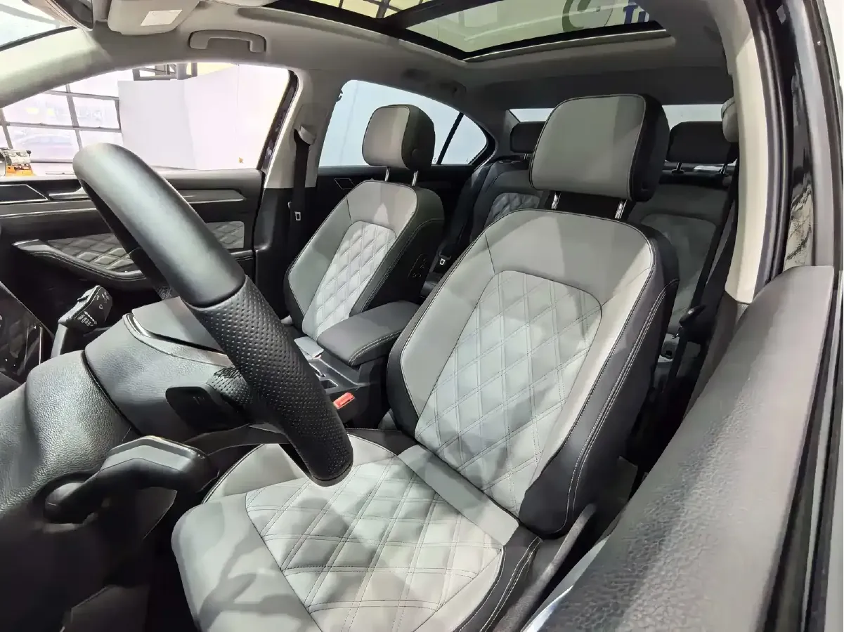 2025 Volkswagen Magotan 2.0T 186HP L4 7DCT,autocango,china used car exporter,china ev exporter,chinese used car exporter,chinese used ev exporter