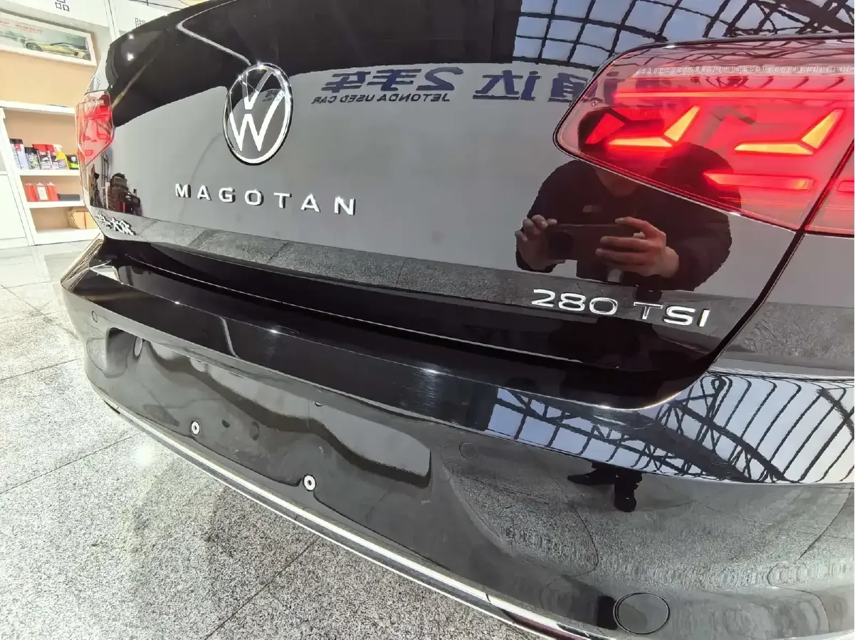 2025 Volkswagen Magotan 2.0T 186HP L4 7DCT,autocango,china used car exporter,china ev exporter,chinese used car exporter,chinese used ev exporter