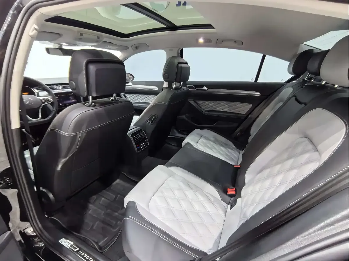 2025 Volkswagen Magotan 2.0T 186HP L4 7DCT,autocango,china used car exporter,china ev exporter,chinese used car exporter,chinese used ev exporter