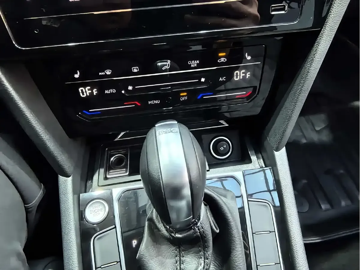 2025 Volkswagen Magotan 2.0T 186HP L4 7DCT,autocango,china used car exporter,china ev exporter,chinese used car exporter,chinese used ev exporter