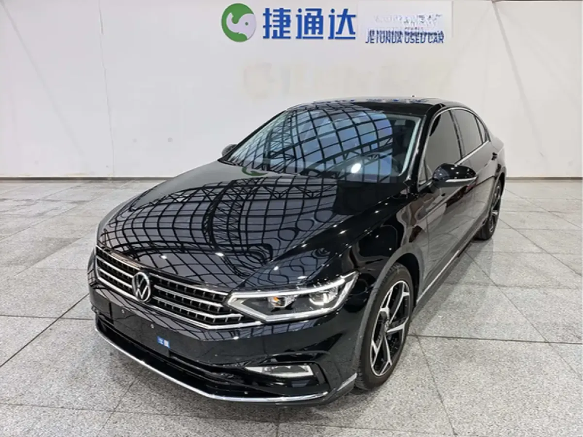 2025 Volkswagen Magotan 2.0T 186HP L4 7DCT,autocango,china used car exporter,china ev exporter,chinese used car exporter,chinese used ev exporter