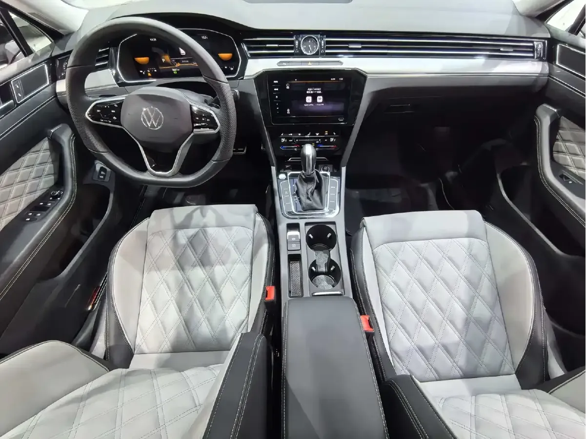 2025 Volkswagen Magotan 2.0T 186HP L4 7DCT,autocango,china used car exporter,china ev exporter,chinese used car exporter,chinese used ev exporter