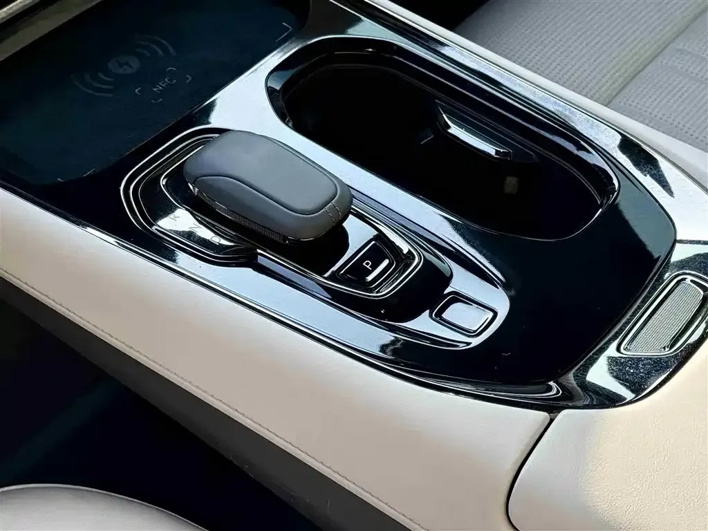 2022 Zeekr 009 BEV 116KWH,autocango,china used car exporter,china ev exporter,chinese used car exporter,chinese used ev exporter