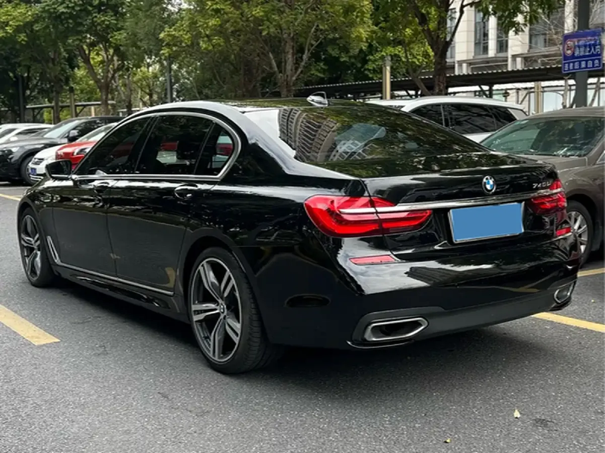 2018 BMW 7 Series 3.0T 326HP L6 8AT,autocango,china used car exporter,china ev exporter,chinese used car exporter,chinese used ev exporter
