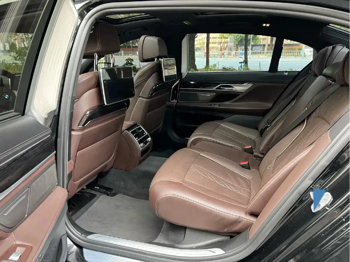 2018 BMW 7 Series 3.0T 326HP L6 8AT,autocango,china used car exporter,china ev exporter,chinese used car exporter,chinese used ev exporter