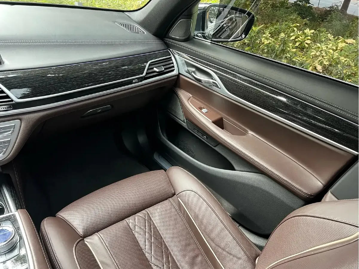 2018 BMW 7 Series 3.0T 326HP L6 8AT,autocango,china used car exporter,china ev exporter,chinese used car exporter,chinese used ev exporter