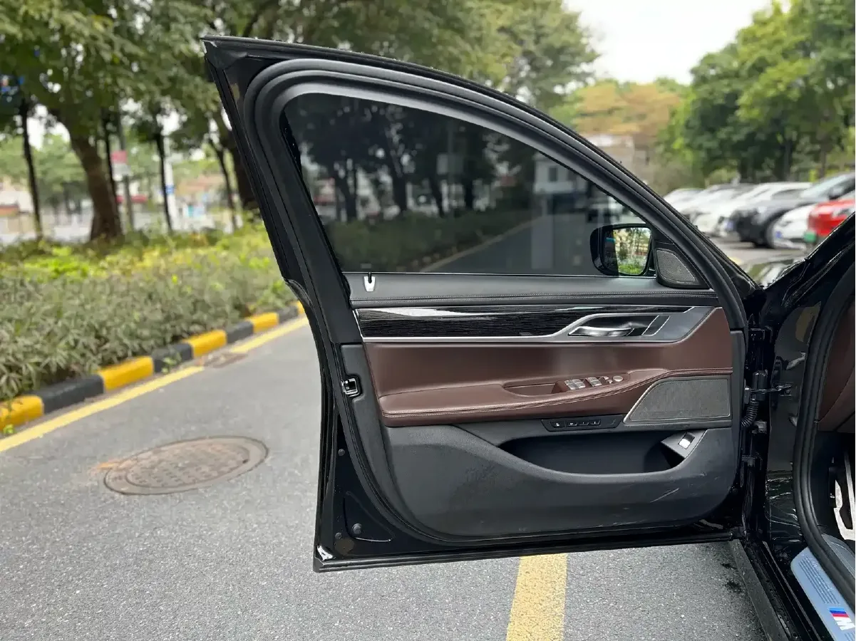 2018 BMW 7 Series 3.0T 326HP L6 8AT,autocango,china used car exporter,china ev exporter,chinese used car exporter,chinese used ev exporter