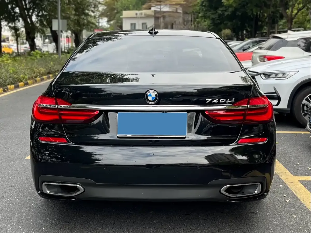 2018 BMW 7 Series 3.0T 326HP L6 8AT,autocango,china used car exporter,china ev exporter,chinese used car exporter,chinese used ev exporter