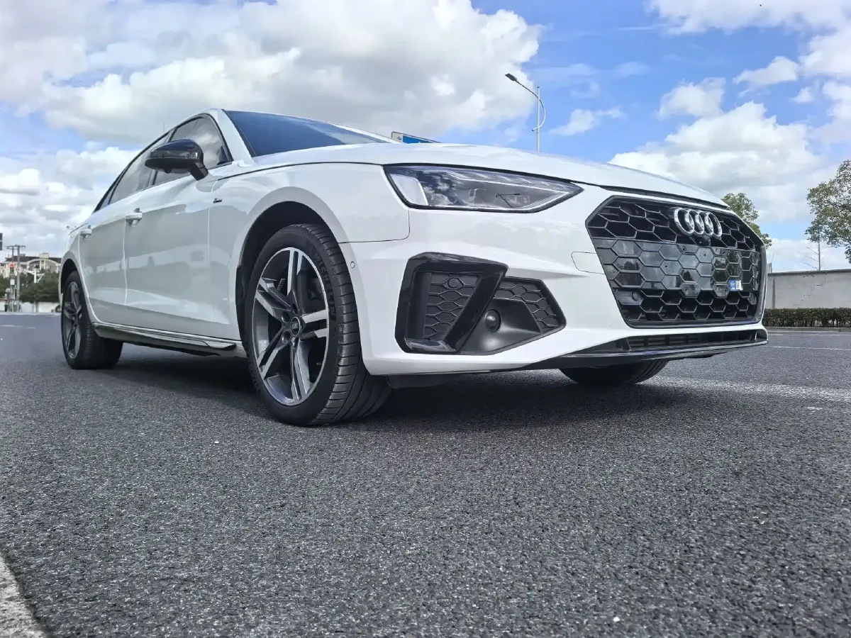 2023 Audi A4L 2.0T 190HP L4 7DCT,autocango,china used car exporter,china ev exporter,chinese used car exporter,chinese used ev exporter