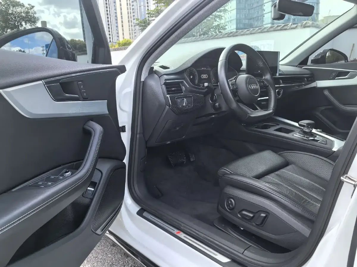 2023 Audi A4L 2.0T 190HP L4 7DCT,autocango,china used car exporter,china ev exporter,chinese used car exporter,chinese used ev exporter