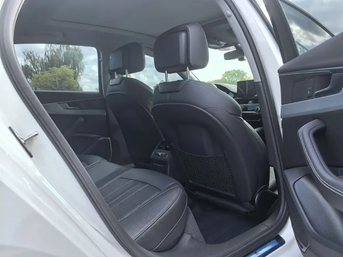 2023 Audi A4L 2.0T 190HP L4 7DCT,autocango,china used car exporter,china ev exporter,chinese used car exporter,chinese used ev exporter