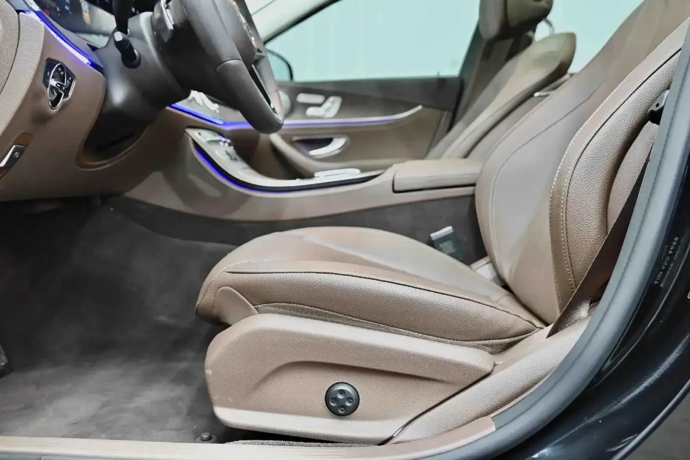 2023 Mercedes-Benz E Class 2.0T 211HP L4 9AT PHEV 25.4KWH,autocango,china used car exporter,china ev exporter,chinese used car exporter,chinese used ev exporter