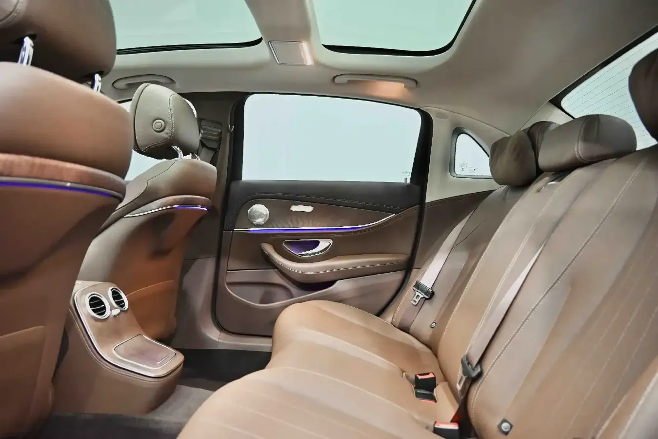 2023 Mercedes-Benz E Class 2.0T 211HP L4 9AT PHEV 25.4KWH,autocango,china used car exporter,china ev exporter,chinese used car exporter,chinese used ev exporter