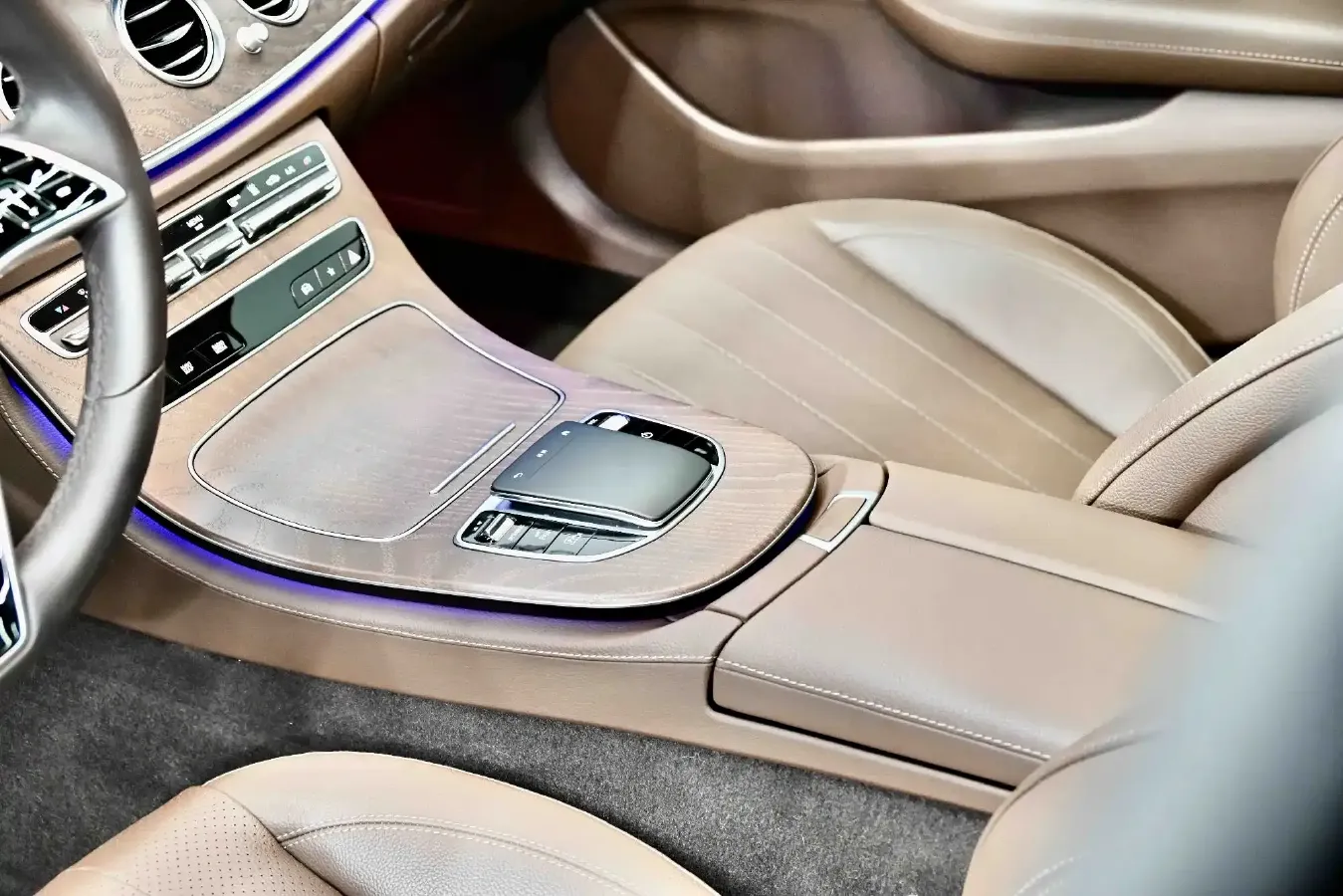 2023 Mercedes-Benz E Class 2.0T 211HP L4 9AT PHEV 25.4KWH,autocango,china used car exporter,china ev exporter,chinese used car exporter,chinese used ev exporter