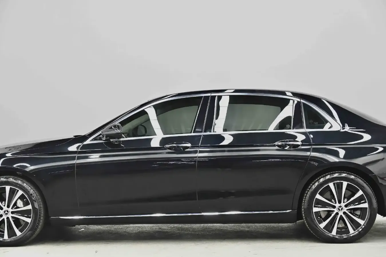 2023 Mercedes-Benz E Class 2.0T 211HP L4 9AT PHEV 25.4KWH,autocango,china used car exporter,china ev exporter,chinese used car exporter,chinese used ev exporter