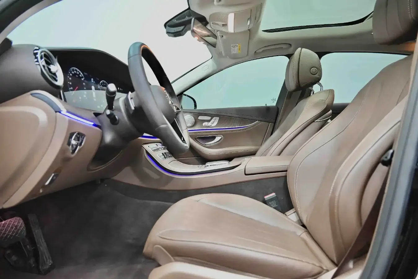 2023 Mercedes-Benz E Class 2.0T 211HP L4 9AT PHEV 25.4KWH,autocango,china used car exporter,china ev exporter,chinese used car exporter,chinese used ev exporter