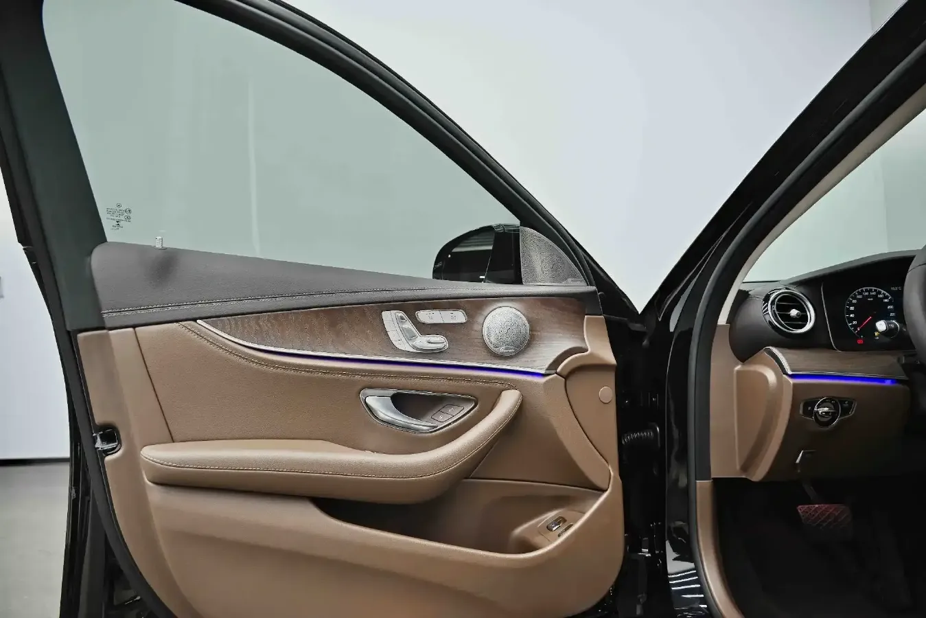 2023 Mercedes-Benz E Class 2.0T 211HP L4 9AT PHEV 25.4KWH,autocango,china used car exporter,china ev exporter,chinese used car exporter,chinese used ev exporter