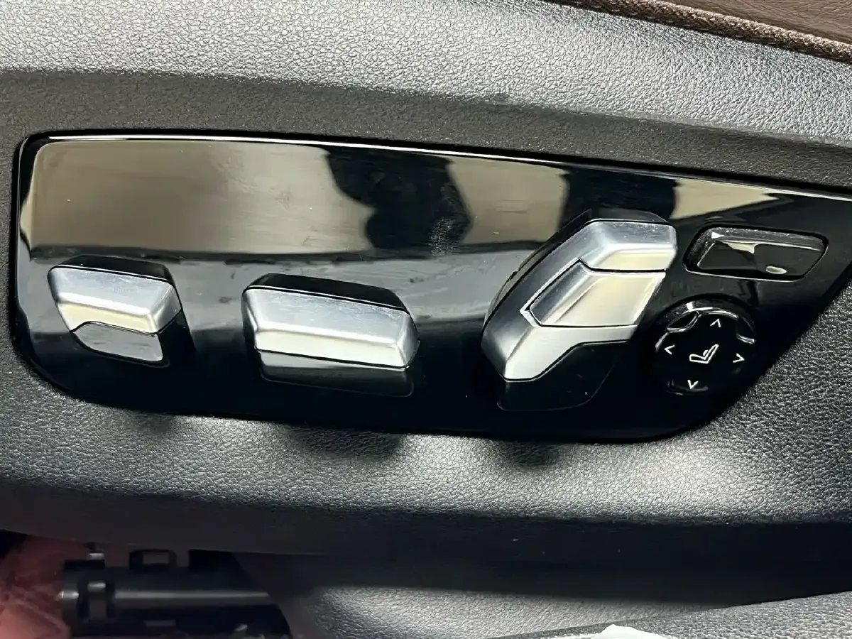 2021 BMW 7 Series 2.0T 265HP L4 8AT,autocango,china used car exporter,china ev exporter,chinese used car exporter,chinese used ev exporter