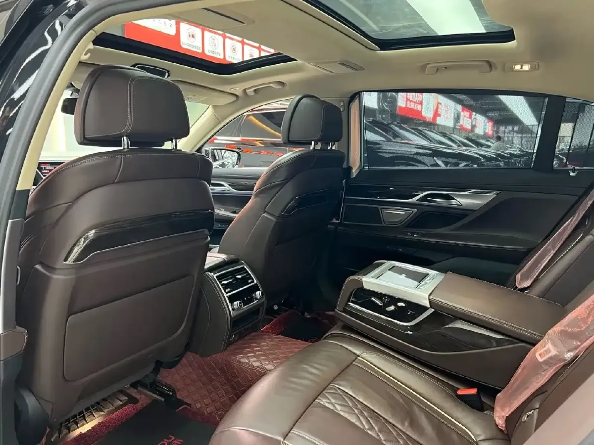 2021 BMW 7 Series 2.0T 265HP L4 8AT,autocango,china used car exporter,china ev exporter,chinese used car exporter,chinese used ev exporter