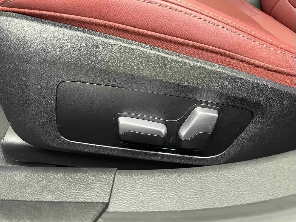 2023 BMW 3 Series 2.0T 156HP L4 8AT,autocango,china used car exporter,china ev exporter,chinese used car exporter,chinese used ev exporter