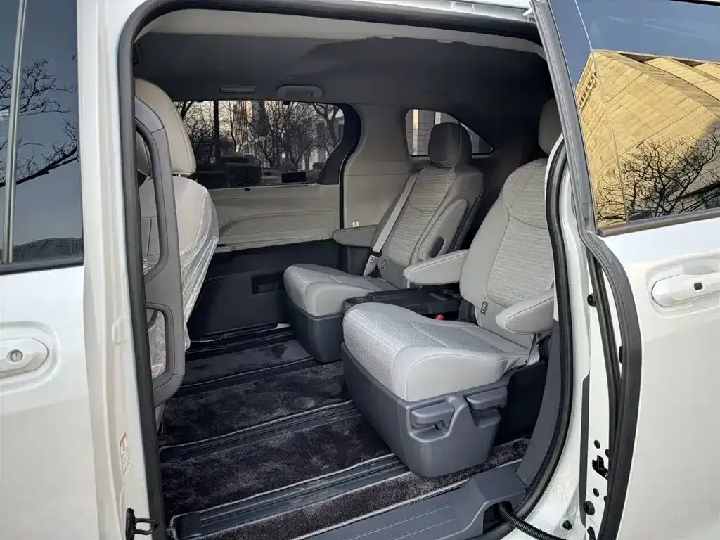 2024 Toyota Sienna 2.5L 189HP L4 E-CVT Hybrid,autocango,china used car exporter,china ev exporter,chinese used car exporter,chinese used ev exporter