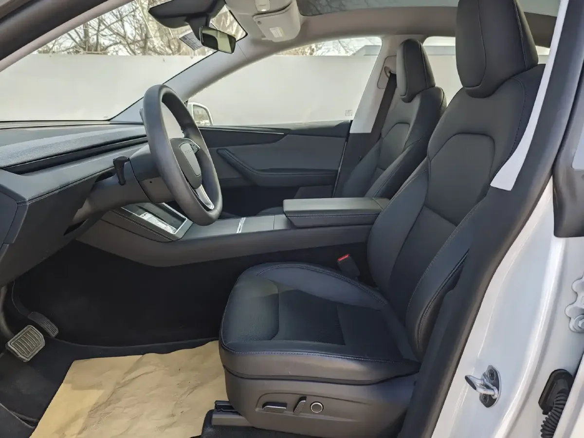 2025 Tesla Model Y BEV 62.5KWH,autocango,china used car exporter,china ev exporter,chinese used car exporter,chinese used ev exporter