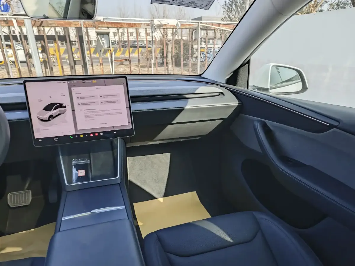 2025 Tesla Model Y BEV 62.5KWH,autocango,china used car exporter,china ev exporter,chinese used car exporter,chinese used ev exporter