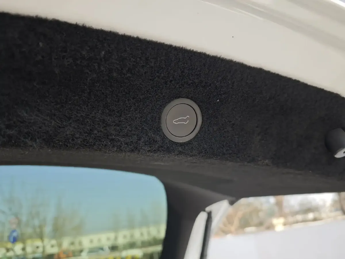 2025 Tesla Model Y BEV 62.5KWH,autocango,china used car exporter,china ev exporter,chinese used car exporter,chinese used ev exporter