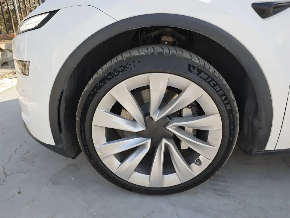 2025 Tesla Model Y BEV 62.5KWH,autocango,china used car exporter,china ev exporter,chinese used car exporter,chinese used ev exporter