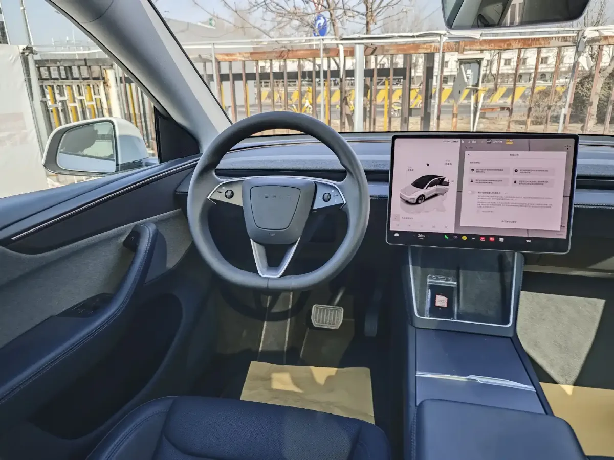 2025 Tesla Model Y BEV 62.5KWH,autocango,china used car exporter,china ev exporter,chinese used car exporter,chinese used ev exporter