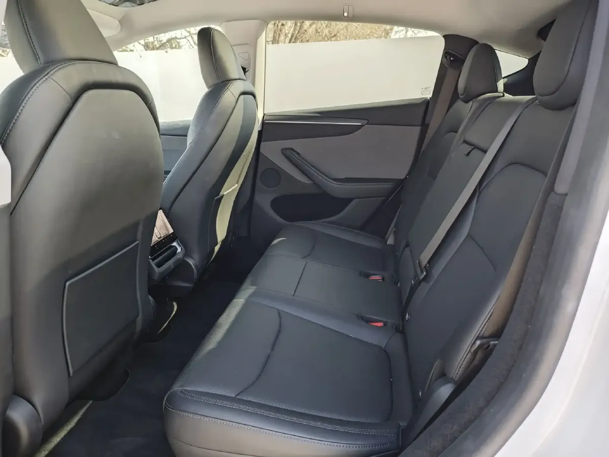 2025 Tesla Model Y BEV 62.5KWH,autocango,china used car exporter,china ev exporter,chinese used car exporter,chinese used ev exporter