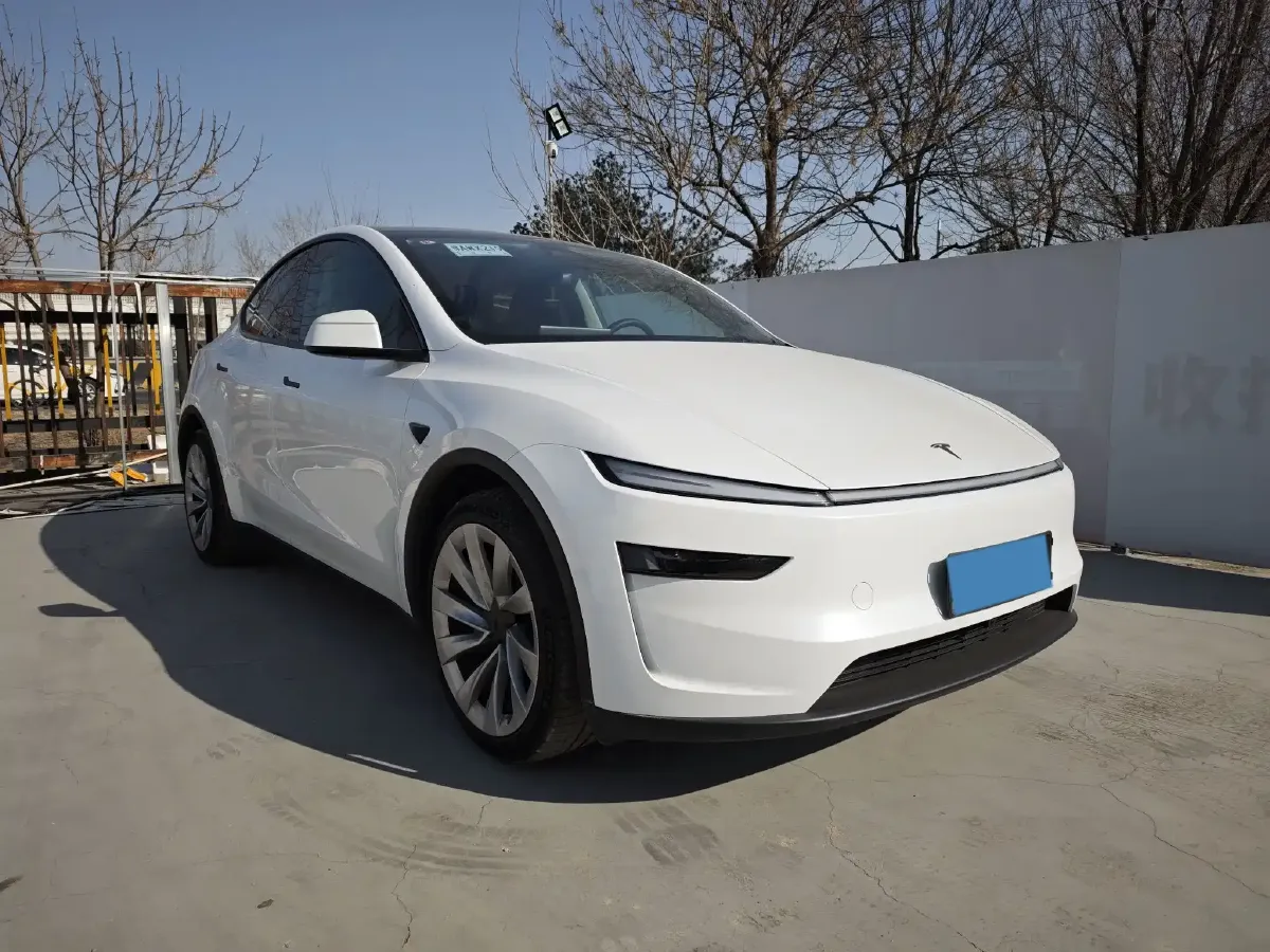 2025 Tesla Model Y BEV 62.5KWH,autocango,china used car exporter,china ev exporter,chinese used car exporter,chinese used ev exporter