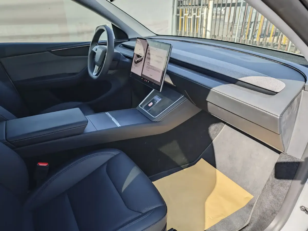 2025 Tesla Model Y BEV 62.5KWH,autocango,china used car exporter,china ev exporter,chinese used car exporter,chinese used ev exporter