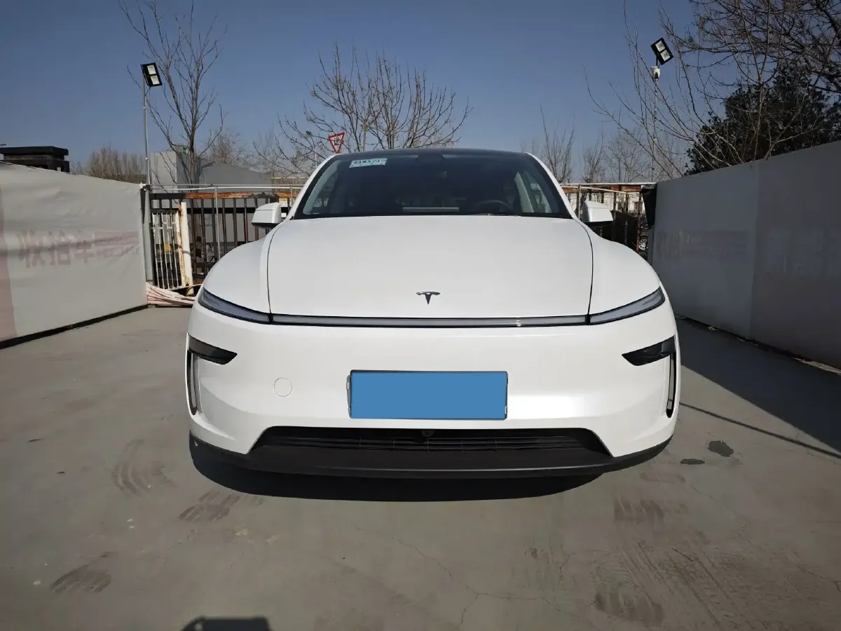 2025 Tesla Model Y BEV 62.5KWH,autocango,china used car exporter,china ev exporter,chinese used car exporter,chinese used ev exporter