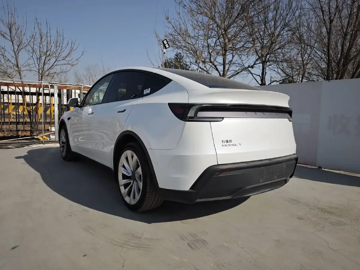 2025 Tesla Model Y BEV 62.5KWH,autocango,china used car exporter,china ev exporter,chinese used car exporter,chinese used ev exporter