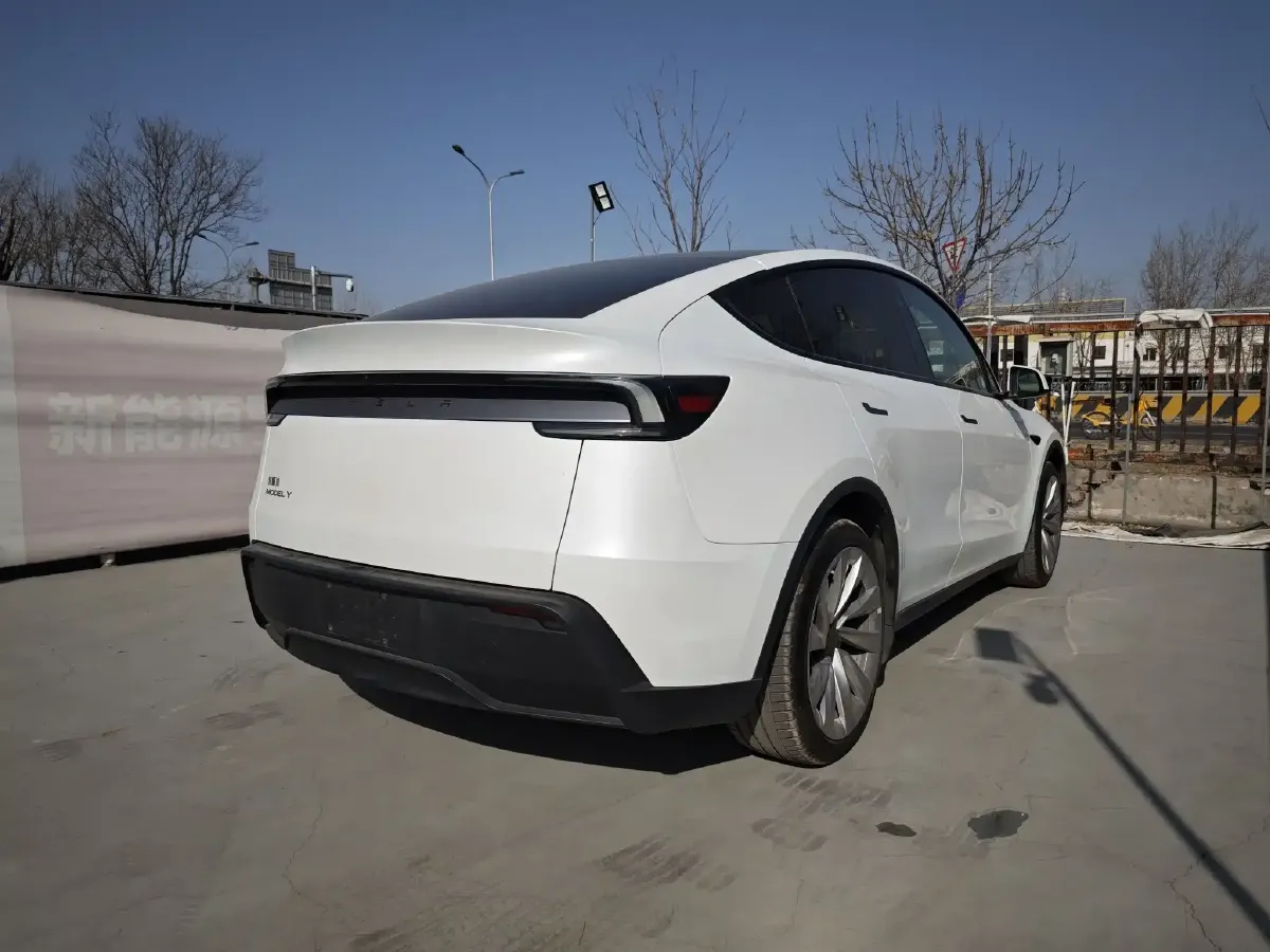 2025 Tesla Model Y BEV 62.5KWH,autocango,china used car exporter,china ev exporter,chinese used car exporter,chinese used ev exporter