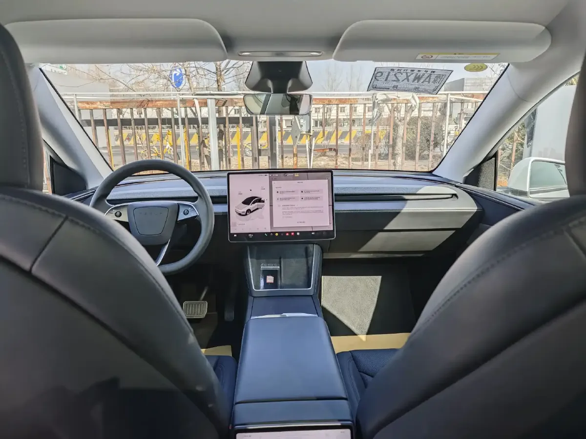 2025 Tesla Model Y BEV 62.5KWH,autocango,china used car exporter,china ev exporter,chinese used car exporter,chinese used ev exporter