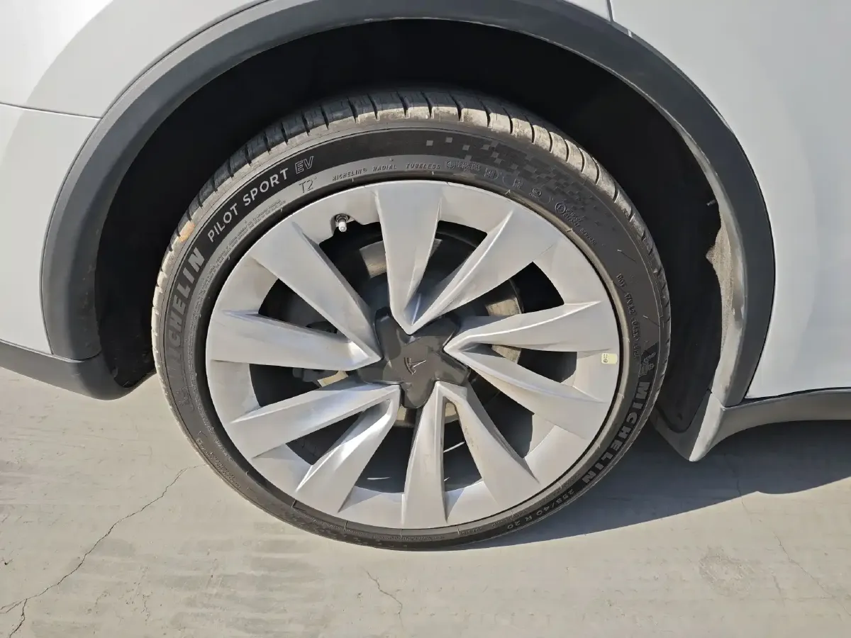 2025 Tesla Model Y BEV 62.5KWH,autocango,china used car exporter,china ev exporter,chinese used car exporter,chinese used ev exporter