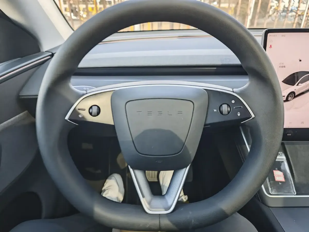 2025 Tesla Model Y BEV 62.5KWH,autocango,china used car exporter,china ev exporter,chinese used car exporter,chinese used ev exporter