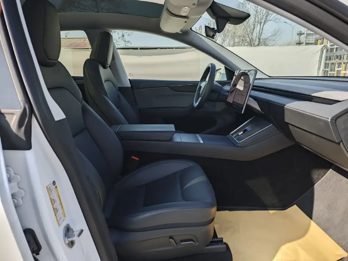 2025 Tesla Model Y BEV 62.5KWH,autocango,china used car exporter,china ev exporter,chinese used car exporter,chinese used ev exporter