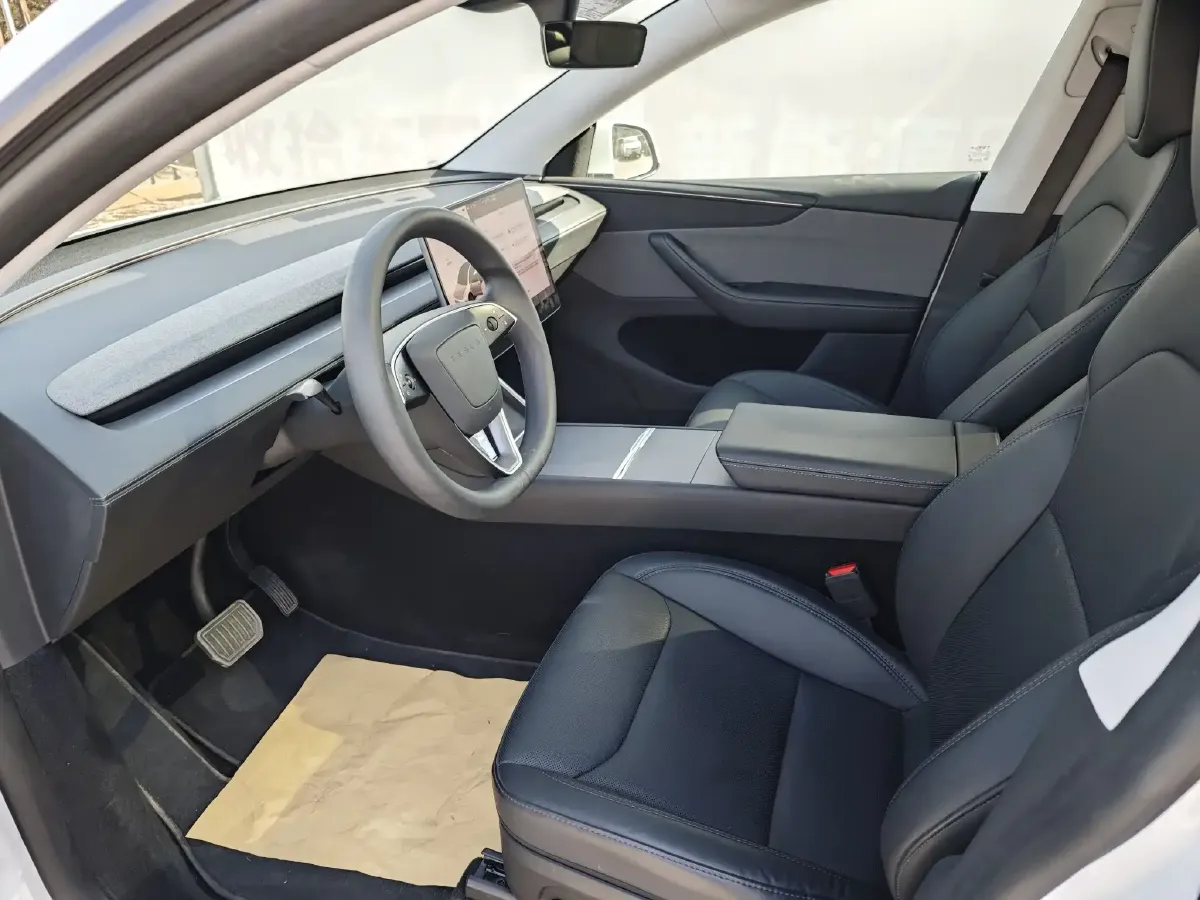 2025 Tesla Model Y BEV 62.5KWH,autocango,china used car exporter,china ev exporter,chinese used car exporter,chinese used ev exporter