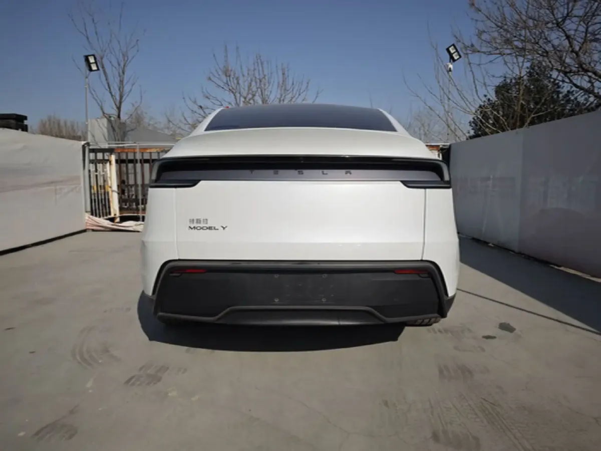 2025 Tesla Model Y BEV 62.5KWH,autocango,china used car exporter,china ev exporter,chinese used car exporter,chinese used ev exporter