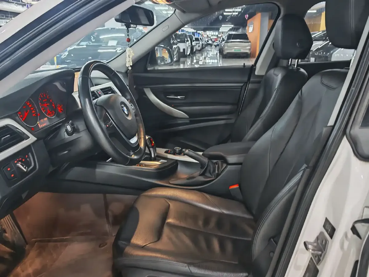 2013 BMW 3 Series GT 2.0T 184HP L4 8AT,autocango,china used car exporter,china ev exporter,chinese used car exporter,chinese used ev exporter