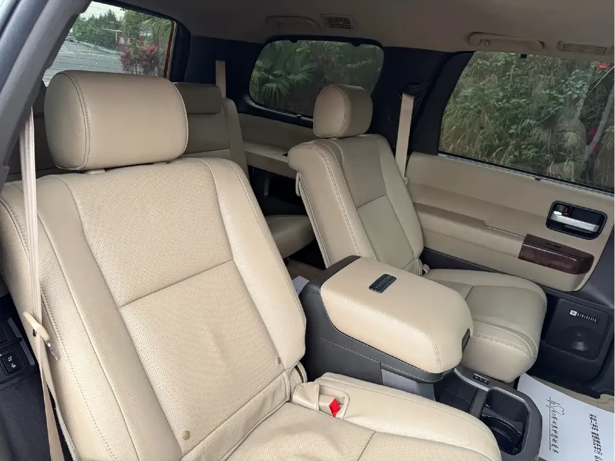 2010 Toyota Sequoia 5.7L 386HP V8 6AT,autocango,china used car exporter,china ev exporter,chinese used car exporter,chinese used ev exporter