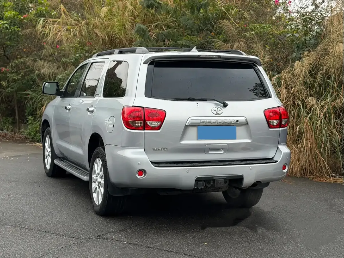 2010 Toyota Sequoia 5.7L 386HP V8 6AT,autocango,china used car exporter,china ev exporter,chinese used car exporter,chinese used ev exporter