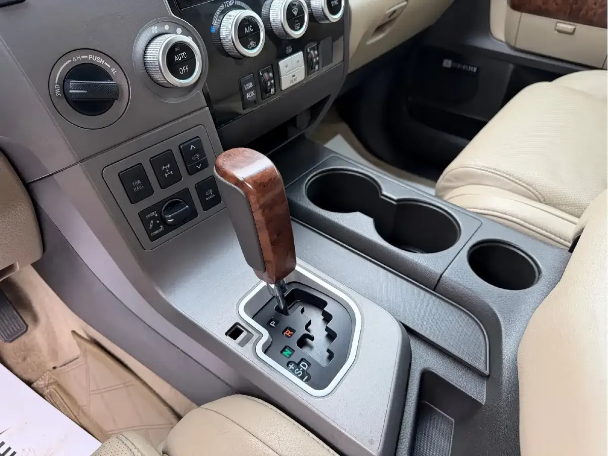 2010 Toyota Sequoia 5.7L 386HP V8 6AT,autocango,china used car exporter,china ev exporter,chinese used car exporter,chinese used ev exporter