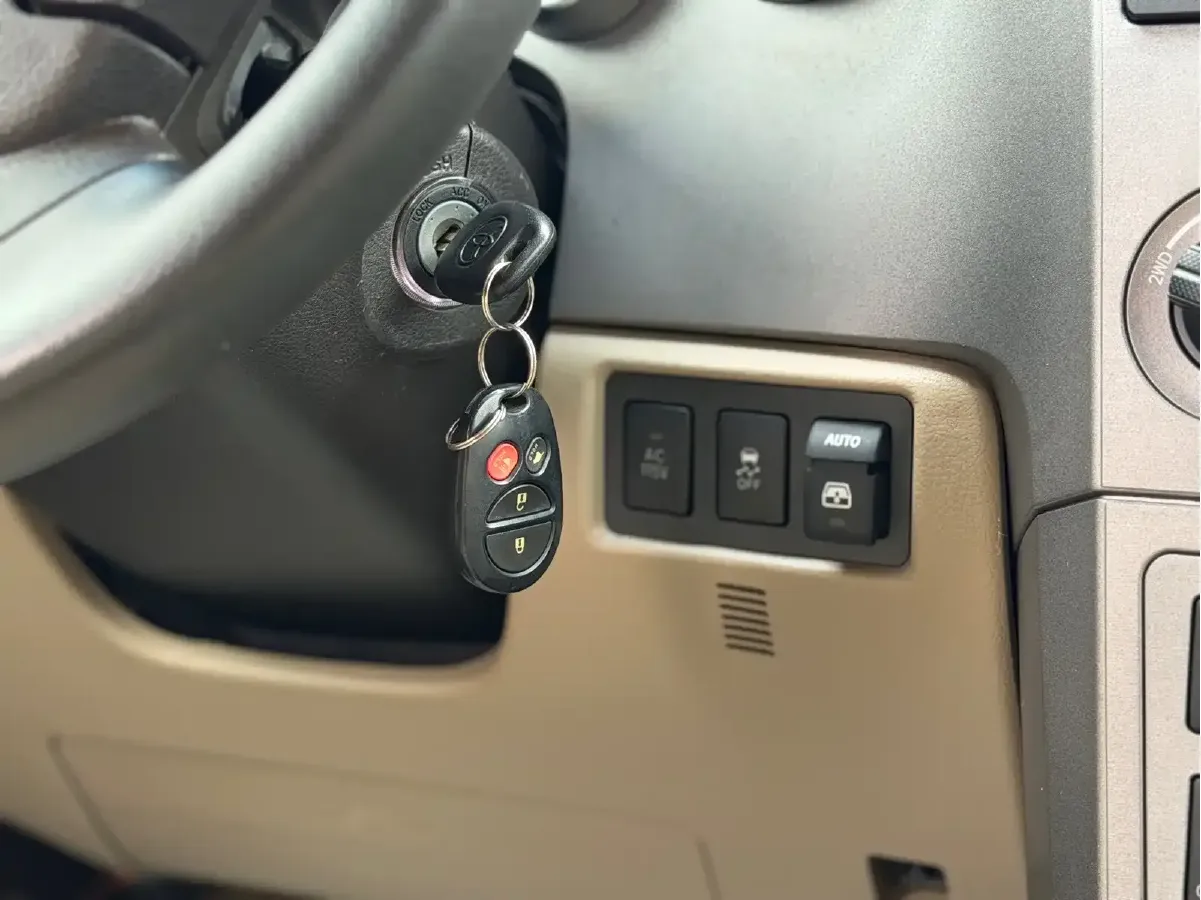 2010 Toyota Sequoia 5.7L 386HP V8 6AT,autocango,china used car exporter,china ev exporter,chinese used car exporter,chinese used ev exporter