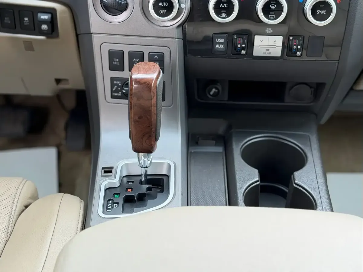 2010 Toyota Sequoia 5.7L 386HP V8 6AT,autocango,china used car exporter,china ev exporter,chinese used car exporter,chinese used ev exporter