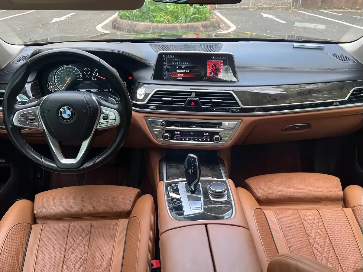 2016 BMW 7 Series 3.0T 326HP L6 8AT,autocango,china used car exporter,china ev exporter,chinese used car exporter,chinese used ev exporter