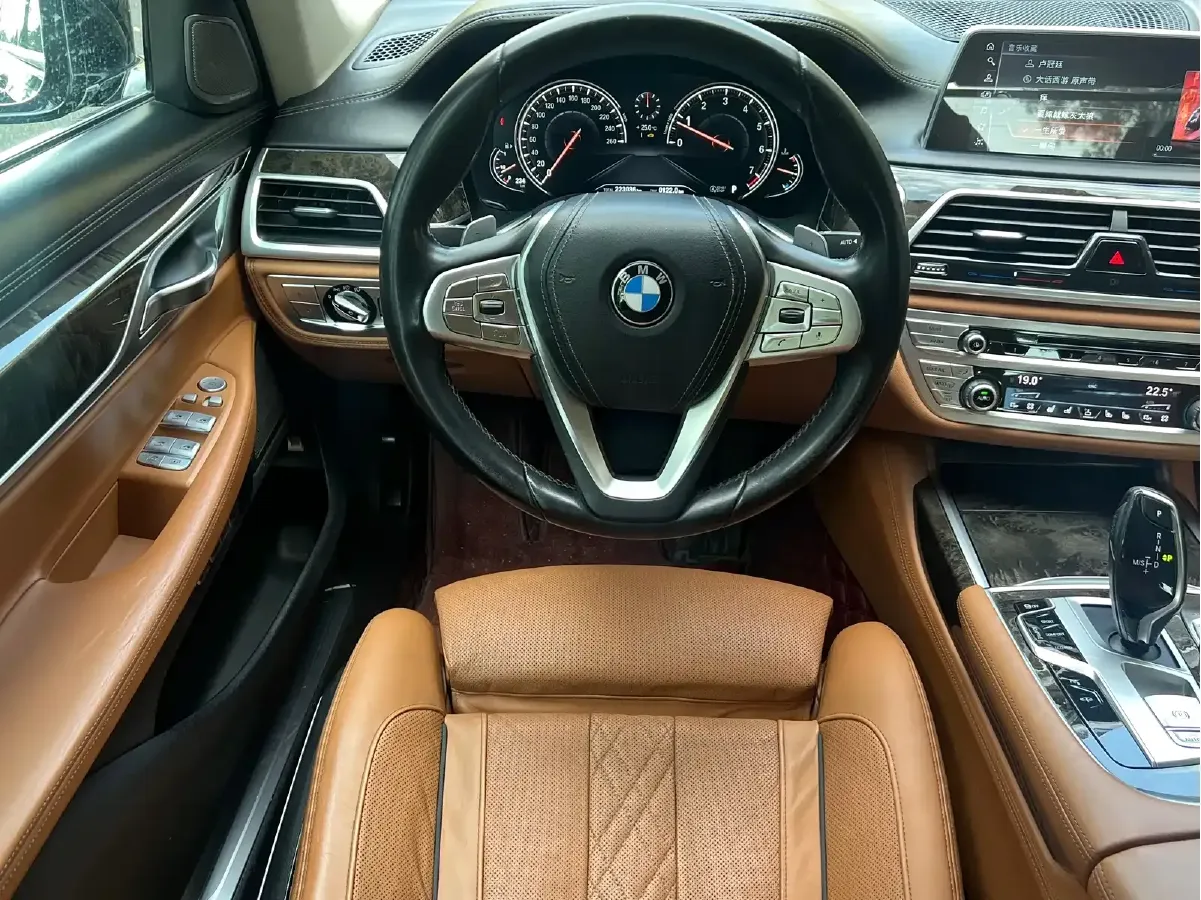 2016 BMW 7 Series 3.0T 326HP L6 8AT,autocango,china used car exporter,china ev exporter,chinese used car exporter,chinese used ev exporter